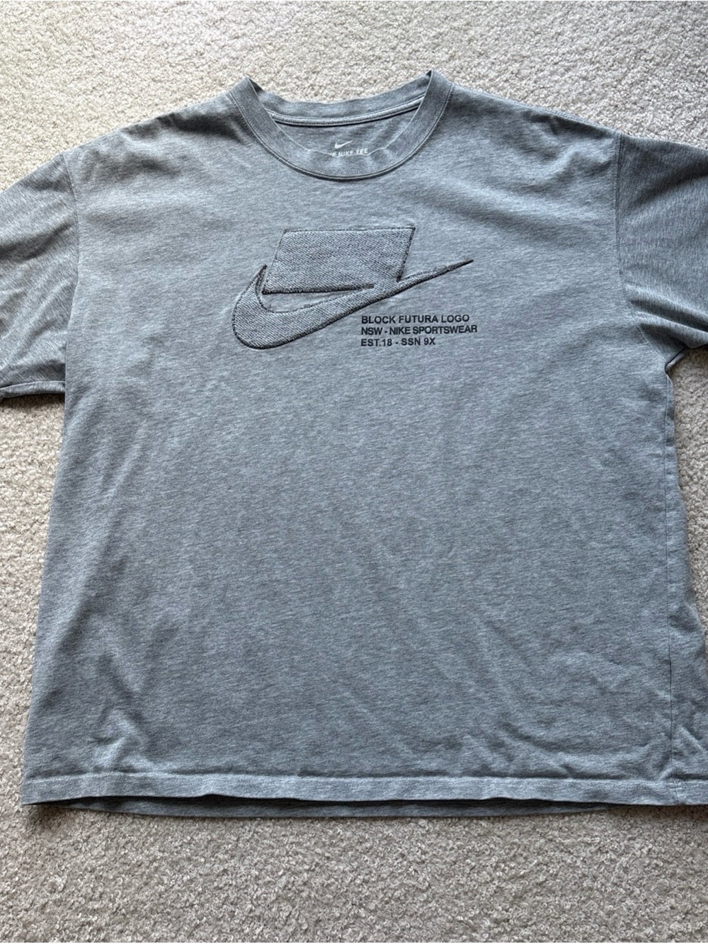Nike Sportswear Block Futura Logo Embroidered Gray T Shirt Men’s XL NSW Tee